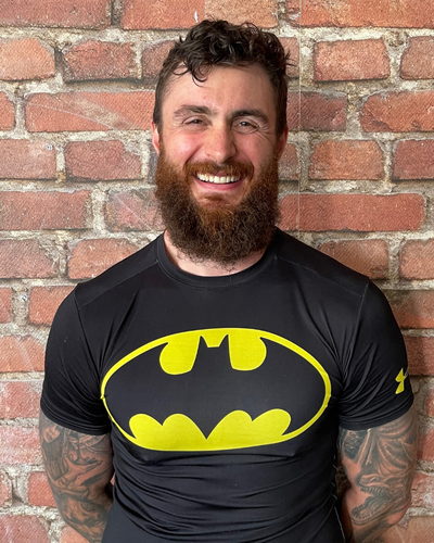 Armin, Functional Coach mit Hintergrund in Calisthenics, Mobility und BJJ.